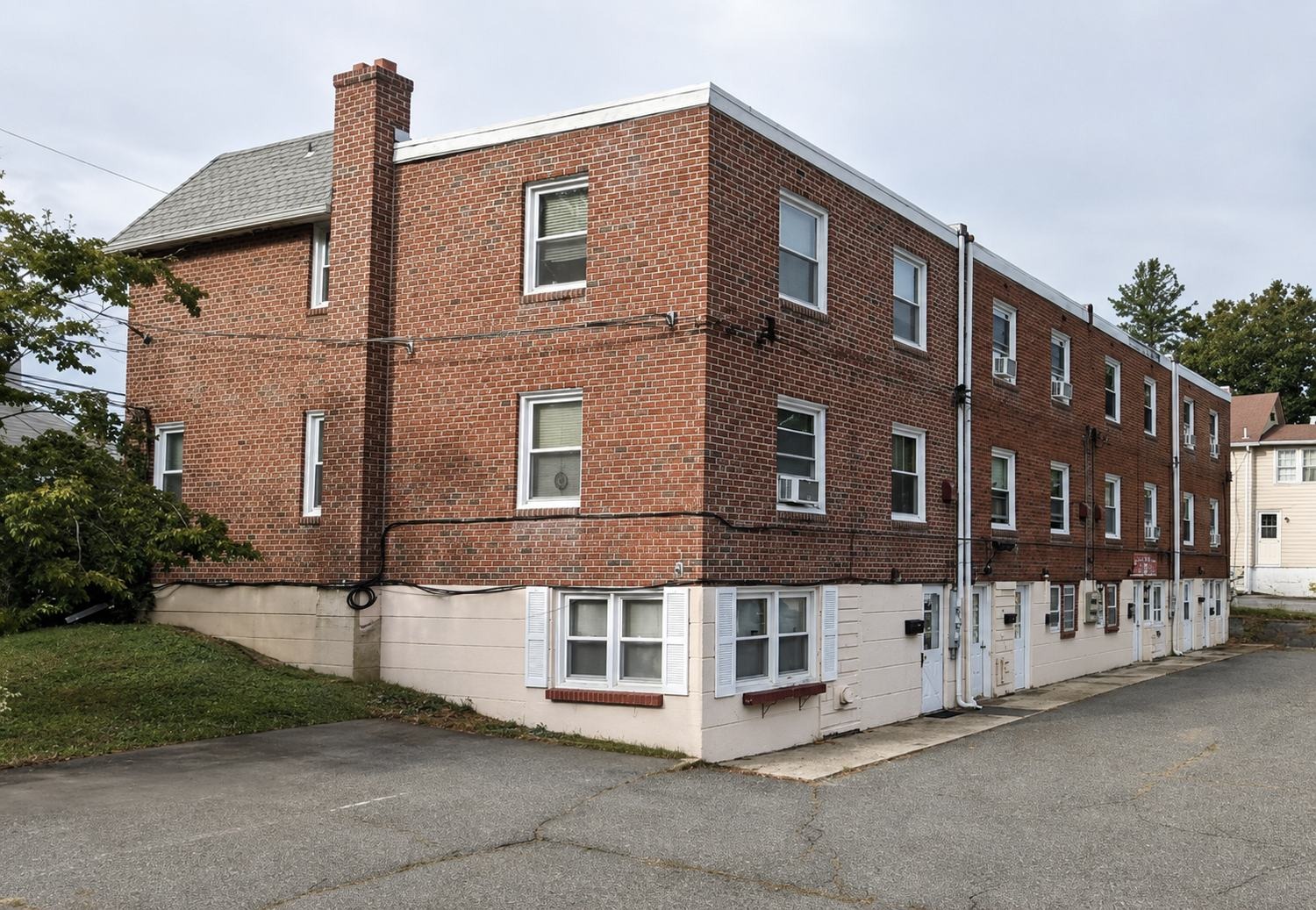 The JHL Deck Builders office at 12 Smedley Ln in Newtown Square, PA